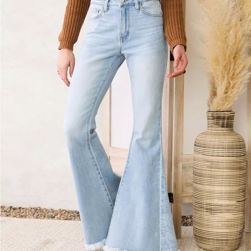 🧜🏻‍♀️NWOT KanCan Festival Flare Jeans